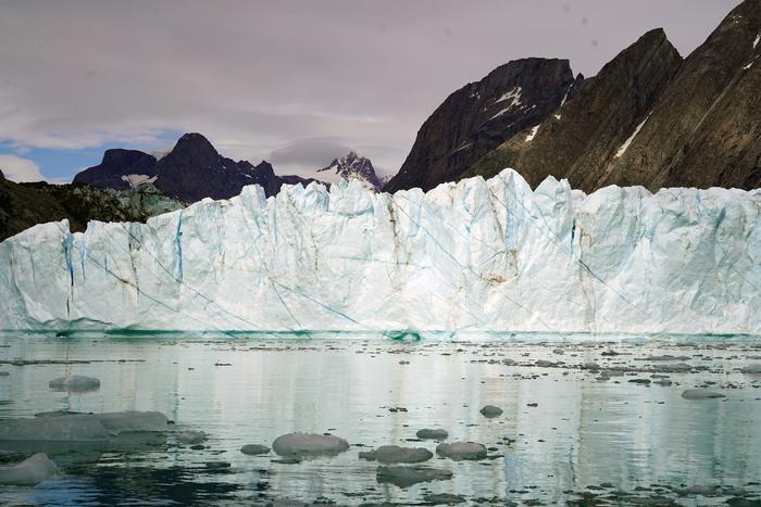 Satellite Data Challenges Fear of Runaway Antarctic Ice Loss | Earth ...